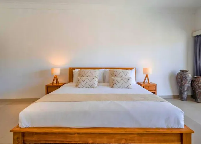 Sasikirana Spacious 10 Bedroom Private Pool Villa