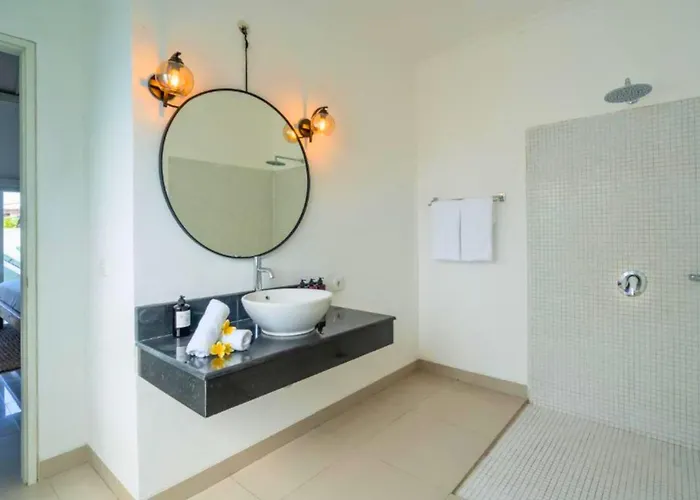 Sasikirana Spacious 10 Bedroom Private Pool *