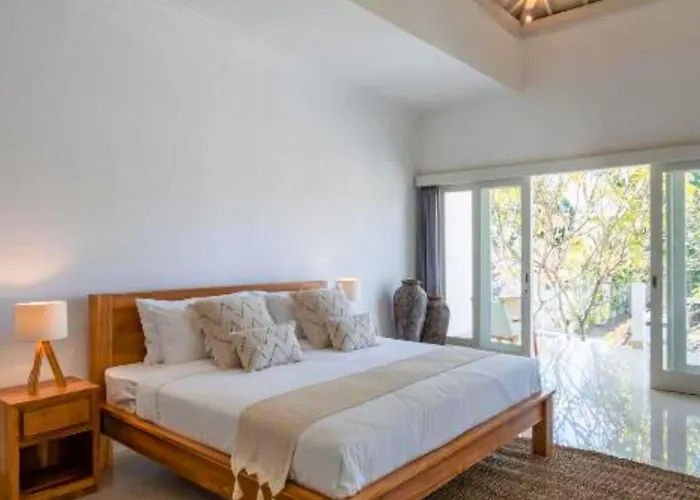 Sasikirana Spacious 10 Bedroom Private Pool Villa