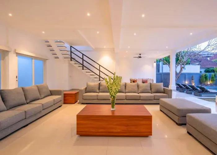 Sasikirana Spacious 10 Bedroom Private Pool *
